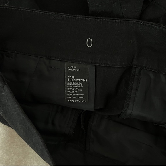 Ann Taylor Black City Short - Picture 4 of 4